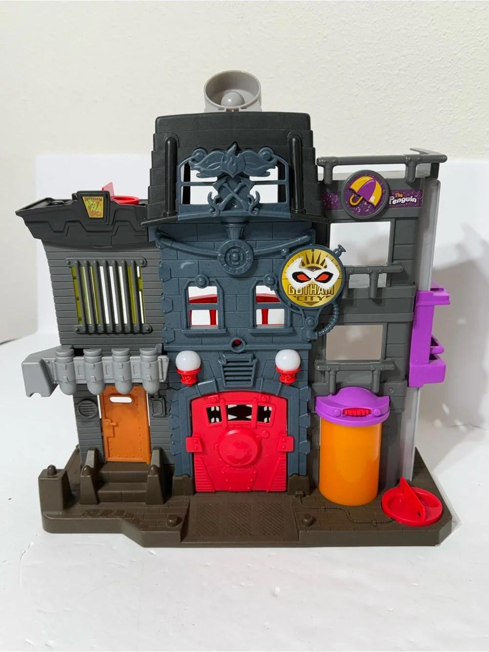 Imaginext Legends of Batman Gotham City Crime Alley DC Super Friends w/ Penguin